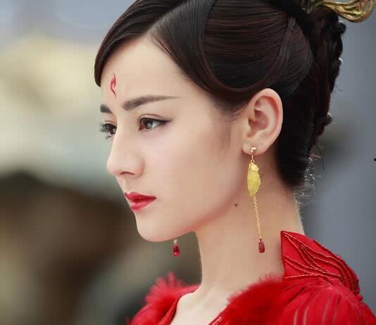 男明星比女明星红,揭秘男明星如何超越女明星的火爆程度
