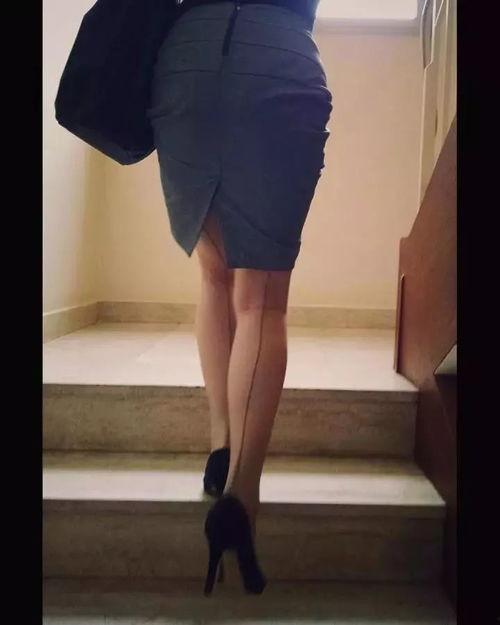 中年女士高筒丝袜图片,探寻高筒丝袜的时尚魅力